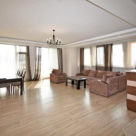 2 Bedrooms 2 Bathrooms Large And Lux Apartment Best Location Yerevan Exterior photo