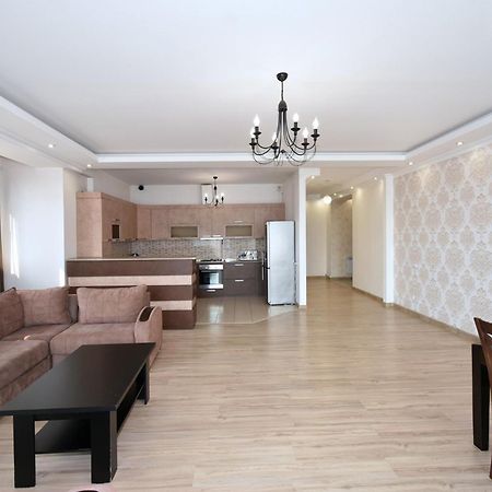 2 Bedrooms 2 Bathrooms Large And Lux Apartment Best Location Yerevan Exterior photo