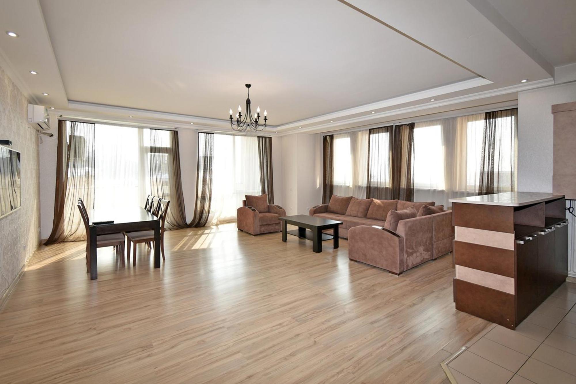 2 Bedrooms 2 Bathrooms Large And Lux Apartment Best Location Yerevan Exterior photo