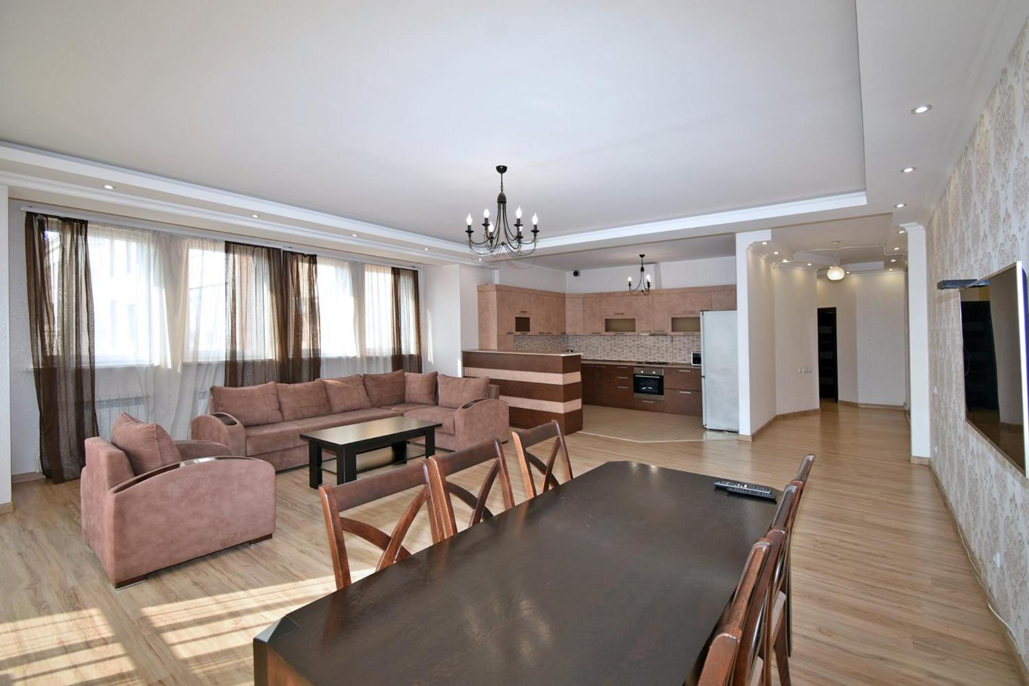 2 Bedrooms 2 Bathrooms Large And Lux Apartment Best Location Yerevan Exterior photo