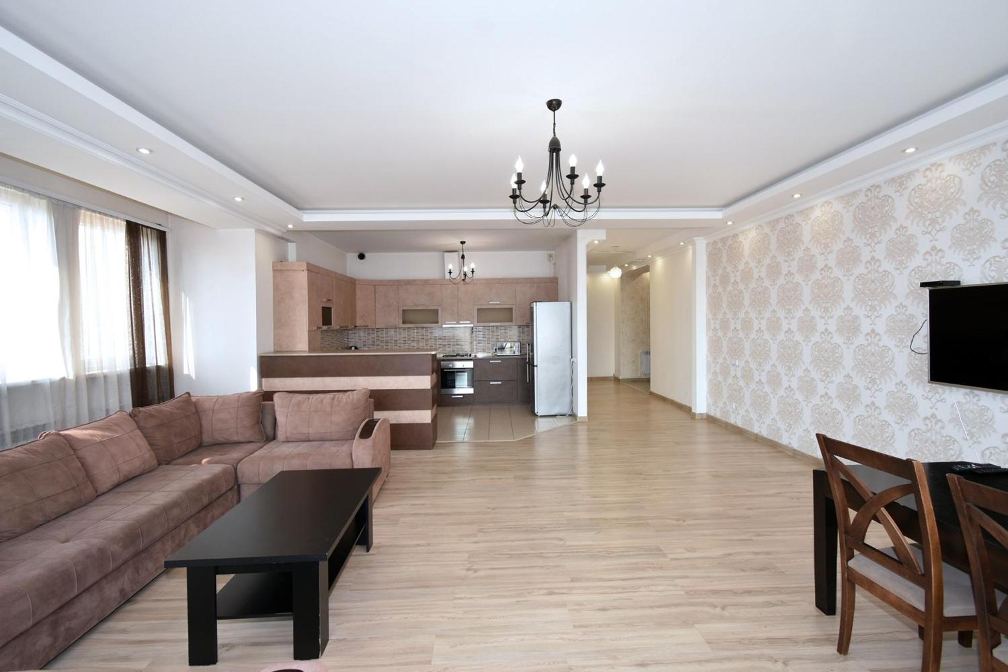 2 Bedrooms 2 Bathrooms Large And Lux Apartment Best Location Yerevan Exterior photo